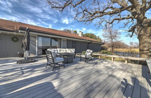 Azle House | Large Lakefront on Eagle Mountain Lake