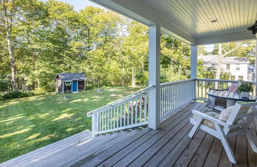 Peaks Island House | Large, light filled 4 bedroom house - walk to ocean and ferry