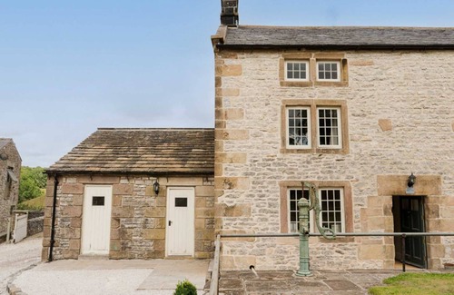 Newton Grange House | Large luxury farmhouse retreat situated in a rural hamlet, perfect for large gatherings of up to 50