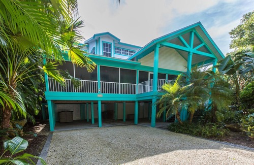 Captiva House | Large Luxury Near Beach Home On Captiva in the Village. Great for Groups!
