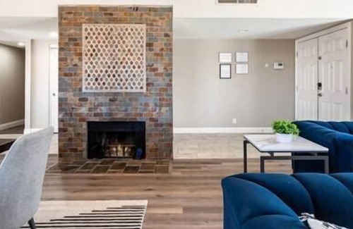 River Mountain House | ❤️Large Modern 4BR w/ Heated Pool on .35 Acres