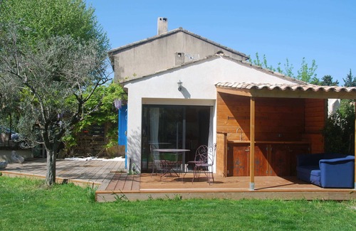 Salon-de-Provence Apartment | Large modern open plan studio quiet, swimming pool, trampoline, terrace, greenery
