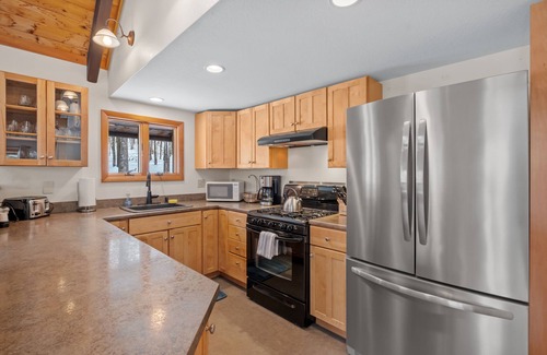 Jackson Cabin | Large mountain cabin getaway with high speed WiFi and hot tub in Jackson, NH