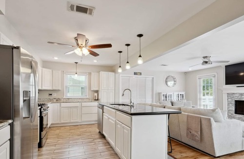 Milneburg House | Large NOLA Home 4 bedroom 3.5 bathroom!!!