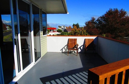 Richmond Heights House | Large Family home, close to the Lake & has Wi-Fi
