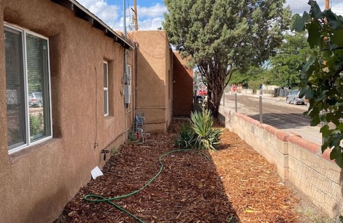 Albuquerque House | Large One-Bedroom Adobe Near Downtown
