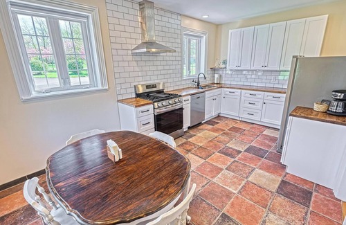 Halifax Apartment | Large One Bedroom Suite in Historic Farmhouse - Family Friendly!