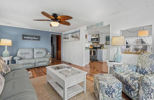 Surfside Beach Resort | Large outdoor area with a straight shot to the beach.