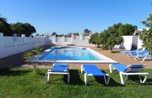 Conil de la Frontera House | Large pool, terrace and garden, Andalusian atmosphere, mosquito net - Casa Pradillo -