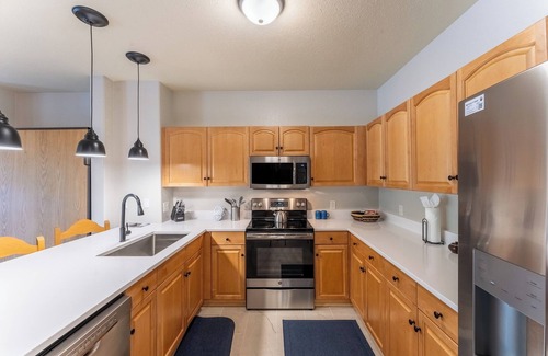 Mountain House Condo | Large Private Balcony & Shared Hot Tubs w/Mountain Views & Outdoor Seating!