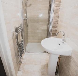 Stoke-on-Trent House | Large Room in Shared House