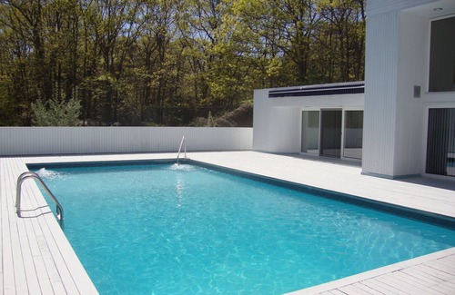 Noyack Bed & Breakfast | Large Room w use of pool/tennis in Spacious home