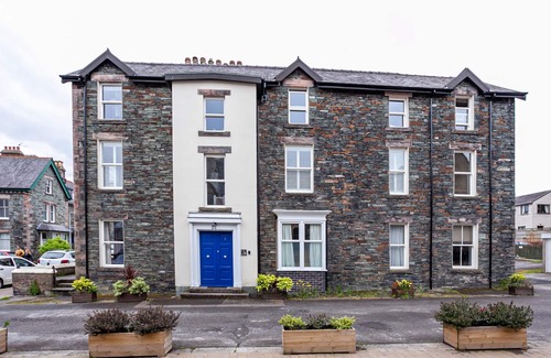 Keswick Apartment | Large self contained Keswick town centre apartment, free parking for 1 car. 🚙