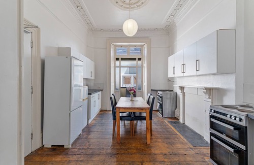 Clifton House | Large Single Room with Shared Bathroom
