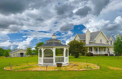 Warrensburg House | Large Spacious Beautiful Country Home