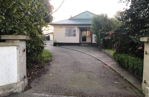Masterton House | Large spacious family friendly home with pool and spa