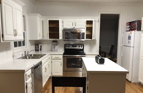 Olathe House | Large Spacious New House - New Amenities