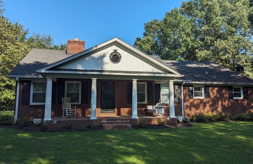Three Way House | Large Spacious Property and Home Minutes From the Interstate
