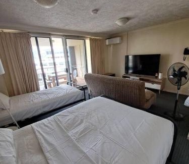 Fortitude Valley Apartment | Large studio balcony, spa & pool