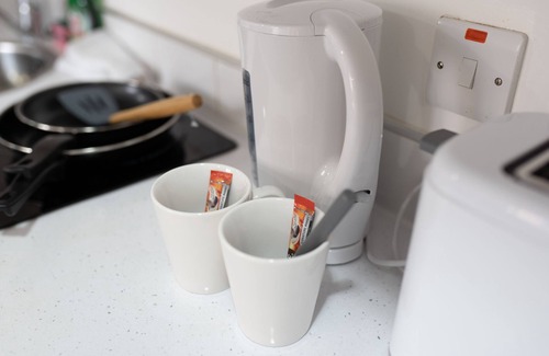 Selly Oak Apartment | Large Studio flat close to City!