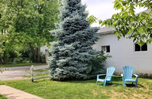 Plainfield Apartment | Large Suite 2 beds plus Murphy full, Victorian Farm Style, Downtown Plainfield