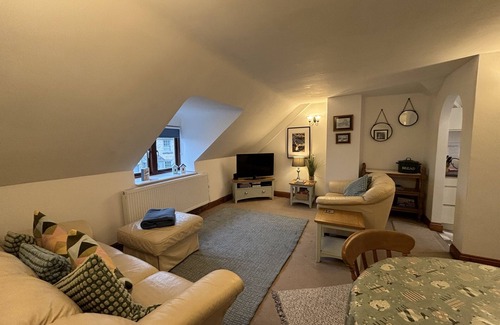 Langton Matravers Apartment | Large Traditional Stone 3 Bedroom 1ST Floor Apartment On The Jurassic Coast.