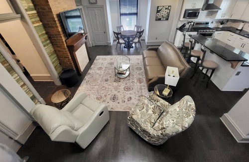 Glasgow Apartment | Large two floor 4-bedroom 2.5 bath apartment w AC, WiFi in downtown Glasgow KY