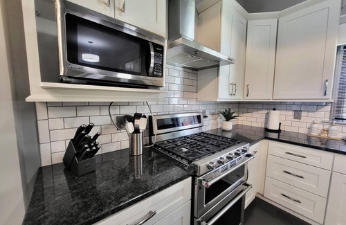 Glasgow Apartment | Large two floor 4-bedroom 2.5 bath apartment w AC, WiFi in downtown Glasgow KY