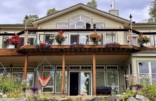 Willow House | Large Upscale Lakefront Home- midway between Anchorage & Denali National Park