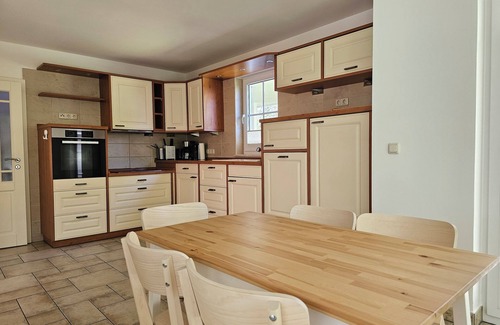 Graal House | Large vacation home with 3 bedrooms and rose garden