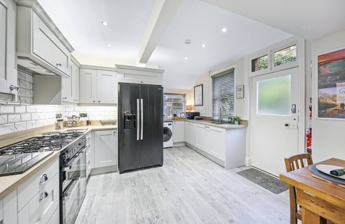 Matlock House | Large Victorian 6 bed house in the centre of Matlock with hot tub and games room