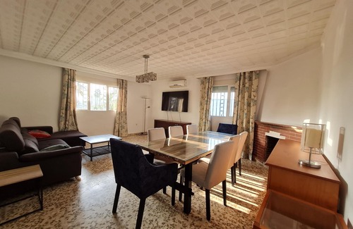 Alcala de Guadaira Ski Chalet | Large villa with swimming pool 10 min from Seville and Metro Condequinto +free parking