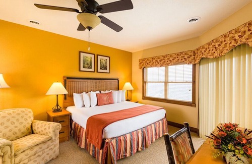Gatlinburg Resort | Large villa with full kitchen - indoor waterpark included!
