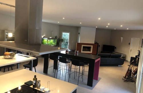 Sanguinet Villa | LARGE VILLA WITH HEATED SWIMMING POOL CLOSE TO THE LAKE BEACHES AND MARINA.