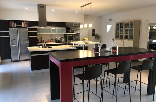 Sanguinet Villa | LARGE VILLA WITH HEATED SWIMMING POOL CLOSE TO THE LAKE BEACHES AND MARINA.
