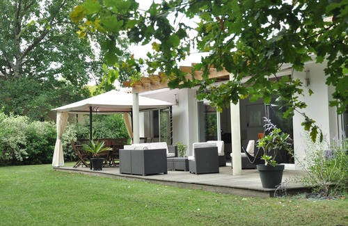 Leognan House | LARGE VILLA WITH SWIMMING POOL in the heart of the Bordeaux vineyards (Léognan)
