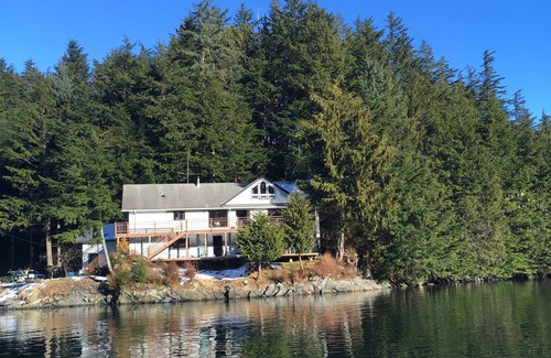 Sitka House | Large waterfront home with private beach- 14 day minimum booking.