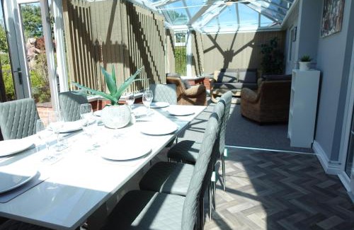 Bloxwich House | Largee 5 Bed House, Sleeps 10 Near NEC, BHX, HS2