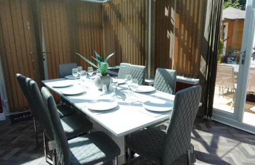 Bloxwich House | Largee 5 Bed House, Sleeps 10 Near NEC, BHX, HS2
