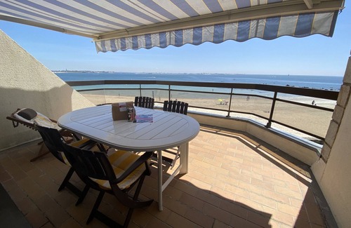 Larmor-Plage Apartment | Larmor-Plage Spacious 3BR with Terrace, Elevator, and Parking by the Sea