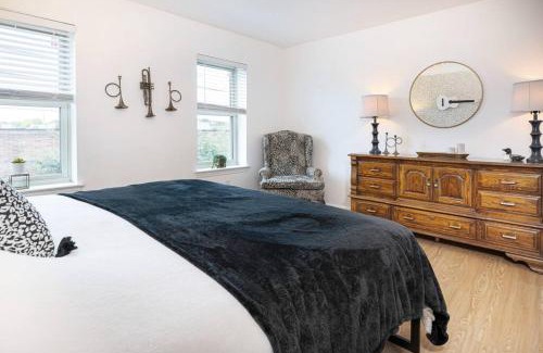 Lancaster House | Larry's Lancaster Landing: with fully-fenced yard