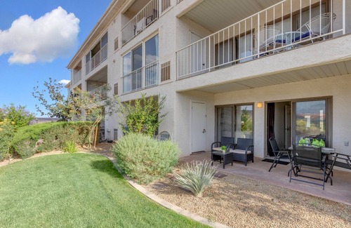 St. George Condo | Las Palmas Resort 304 | Main Level Condo, New Flooring, Mountain Views, Close to Pools, and more!