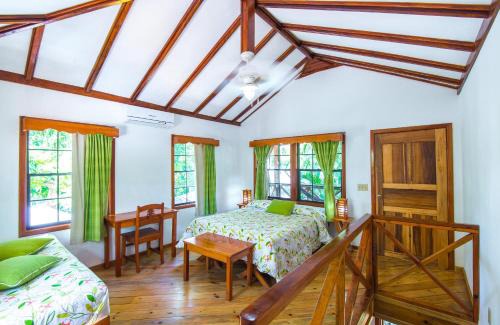 Antoneys Cay Hotel | Las Rocas Resort and Dive Center