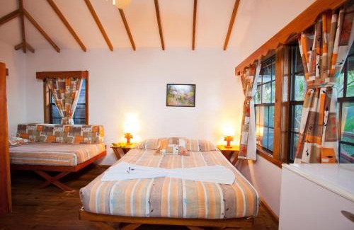 Antoneys Cay Hotel | Las Rocas Resort and Dive Center