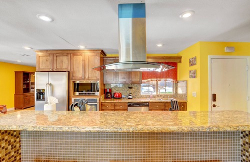 Glen Heather Estates House | Las Vegas Elegance! Pool Table & Sparkling Pool! by RedAwning