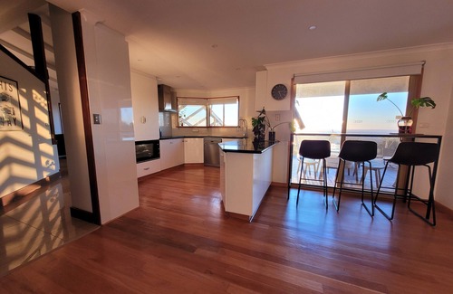 Gooseberry Hill House | Lascelles Lookout - A Haven On The Hill with uninterrupted views of Perth