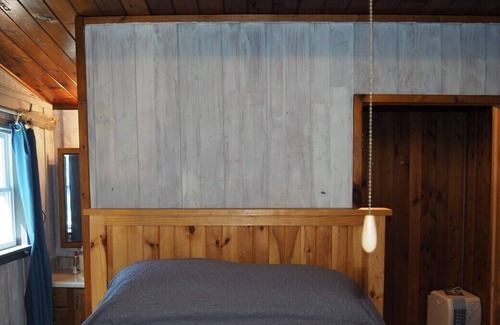 Elk Rapids Cottage | Latitude Adjustment: Lakefront with Beach & Kayaks