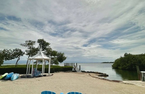 Cudjoe Key House | Latitudes - Ocean front with salt water pool.