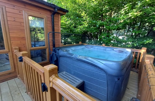 Troutbeck Bridge Cabin | laughing Duck - a holiday lodge that sleeps 6 guests in 3 bedrooms