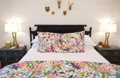Fredericksburg House | Laurel Court Cottages- A Pickleball Getaway